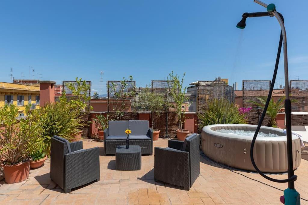 Penthouse With Jacuzzi On Private Terrace In Trastevere Rom Eksteriør billede