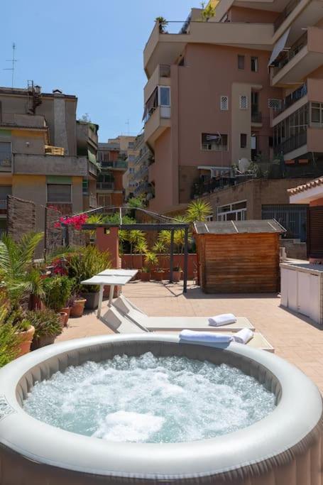 Penthouse With Jacuzzi On Private Terrace In Trastevere Rom Eksteriør billede