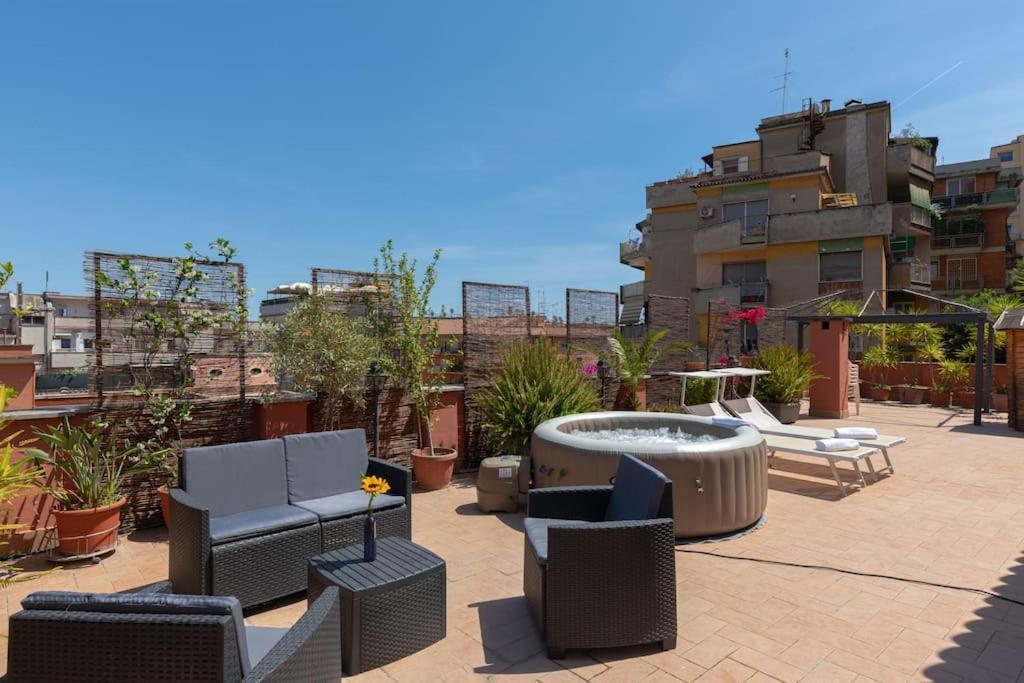 Penthouse With Jacuzzi On Private Terrace In Trastevere Rom Eksteriør billede