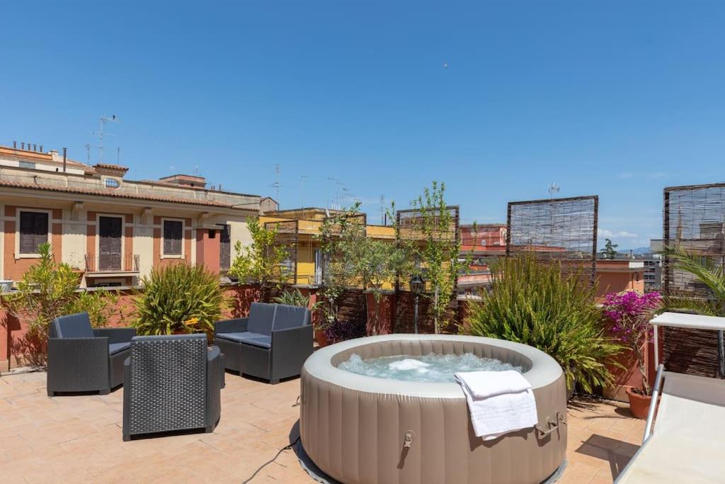Penthouse With Jacuzzi On Private Terrace In Trastevere Rom Eksteriør billede