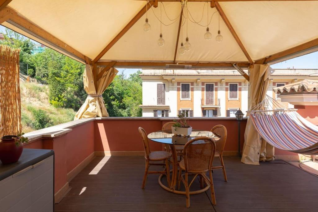 Penthouse With Jacuzzi On Private Terrace In Trastevere Rom Eksteriør billede
