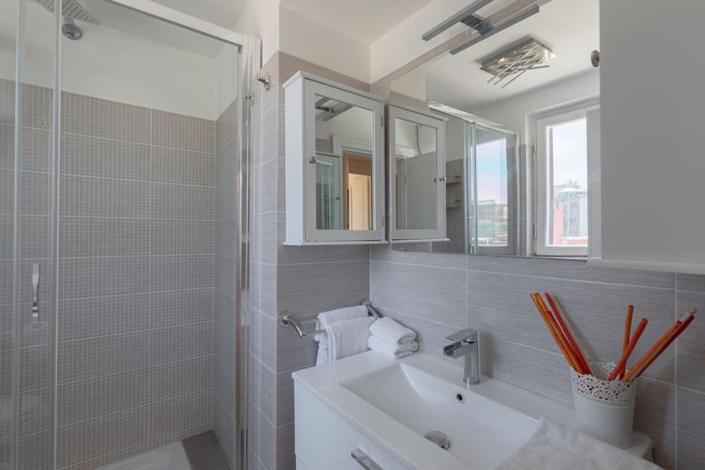Penthouse With Jacuzzi On Private Terrace In Trastevere Rom Eksteriør billede
